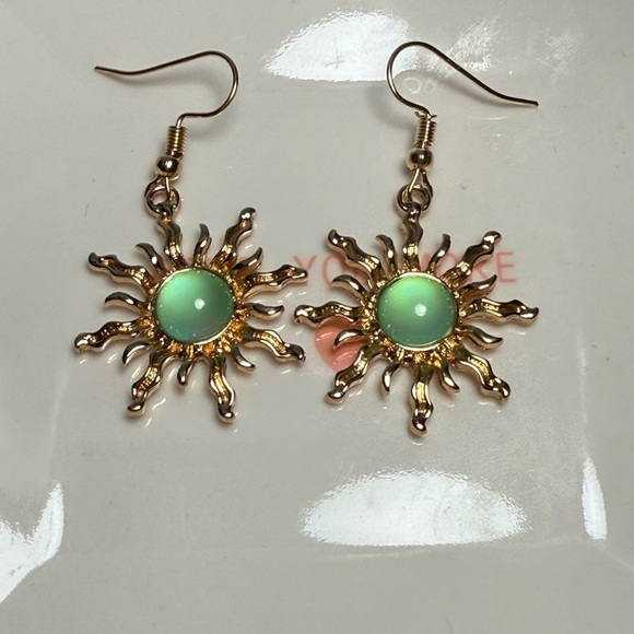 Vintage Sun Earrings Bohemian Jewellery Green Stone Gothic Gold - Picture 5 of 9